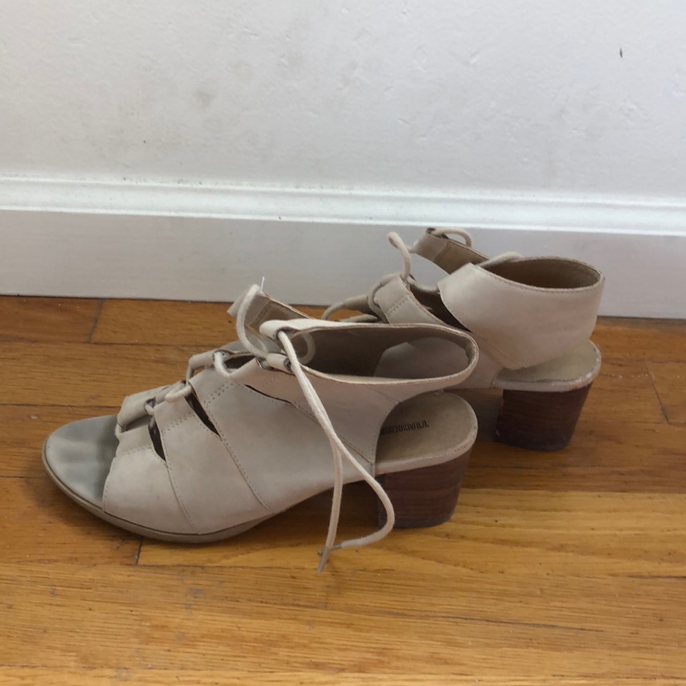 Tucker + Tate Tan 2 inch heels. Women’s Size 5.5.